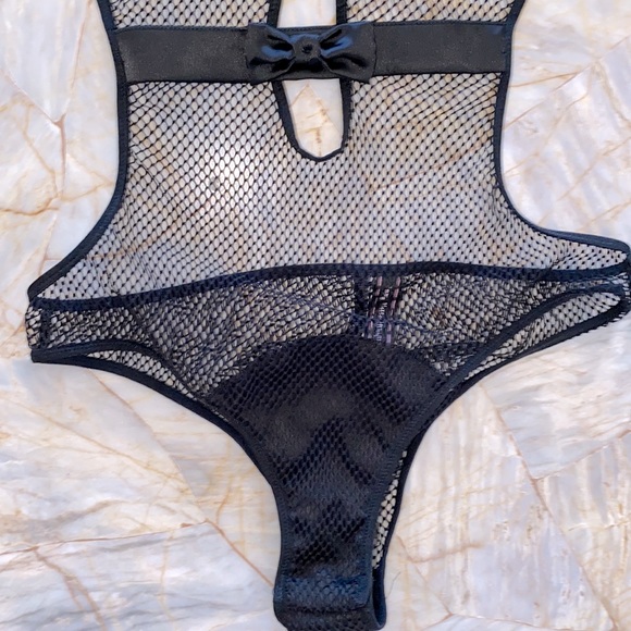 NEW VS Sexy Little Things Very Sexy Strappy Fishnet Thong Teddy Medium - Picture 8 of 11